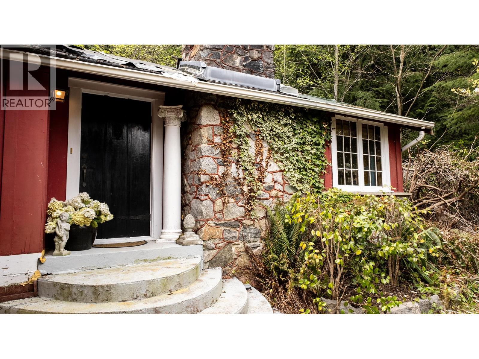 2572 Miles Road, Roberts Creek, British Columbia  V0N 2W4 - Photo 25 - R3115153