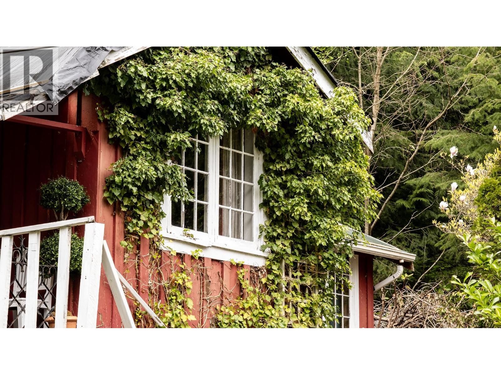 2572 Miles Road, Roberts Creek, British Columbia  V0N 2W4 - Photo 26 - R3115153