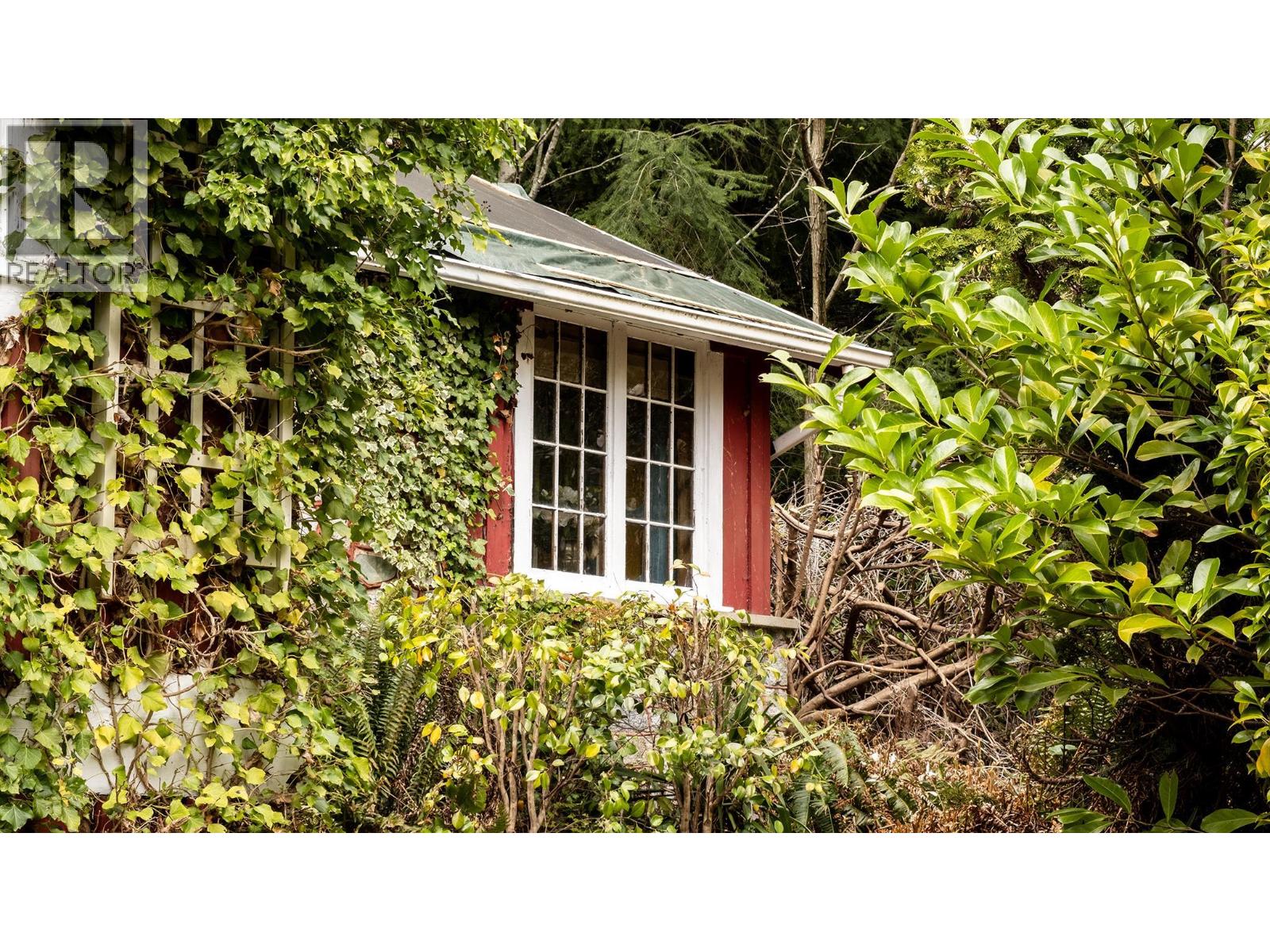 2572 Miles Road, Roberts Creek, British Columbia  V0N 2W4 - Photo 28 - R3115153