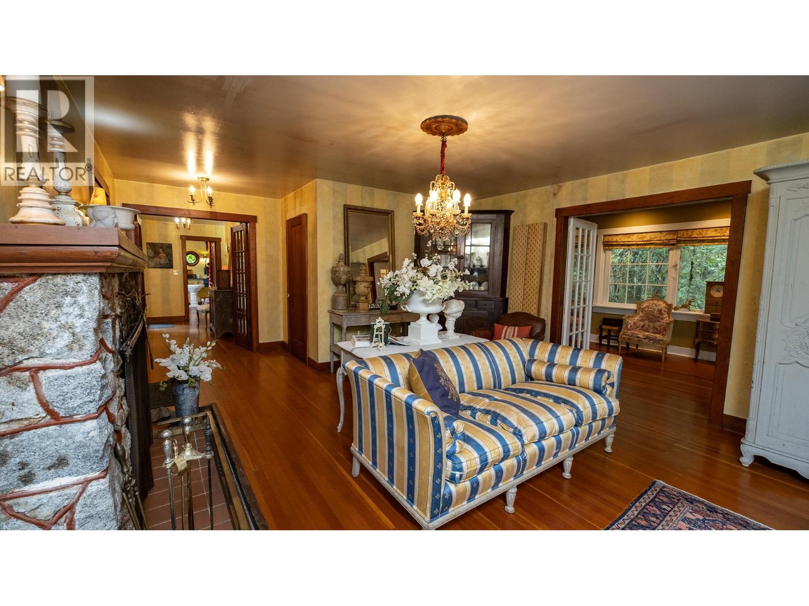 2572 Miles Road, Roberts Creek, British Columbia  V0N 2W4 - Photo 3 - R3115153