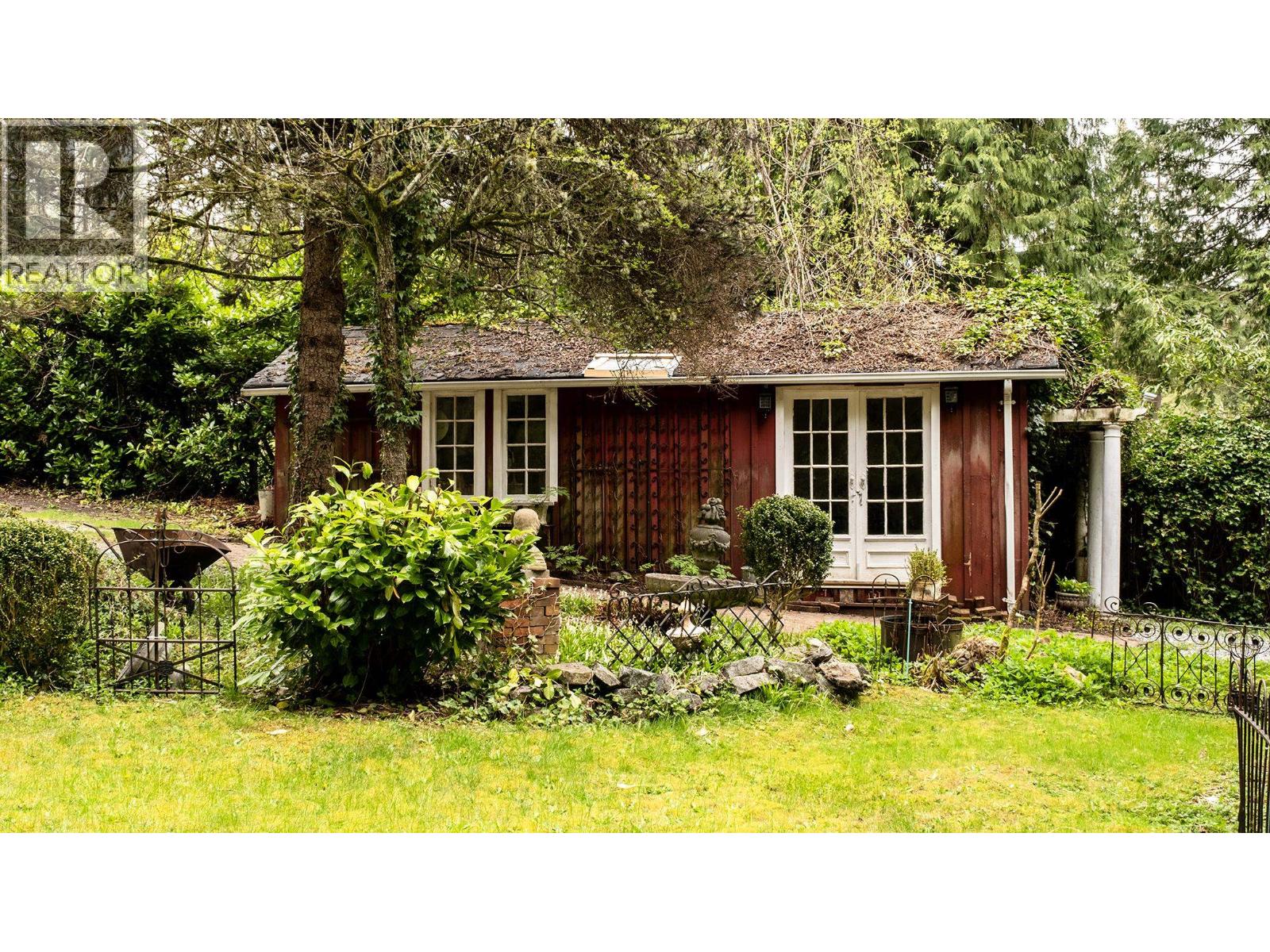 2572 Miles Road, Roberts Creek, British Columbia  V0N 2W4 - Photo 32 - R3115153