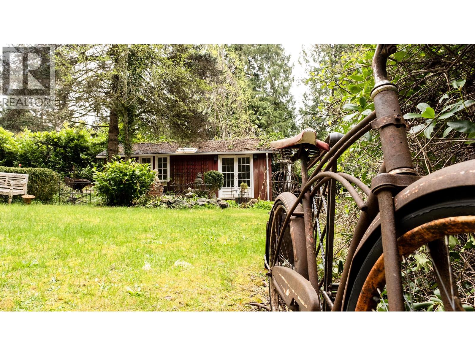 2572 Miles Road, Roberts Creek, British Columbia  V0N 2W4 - Photo 33 - R3115153