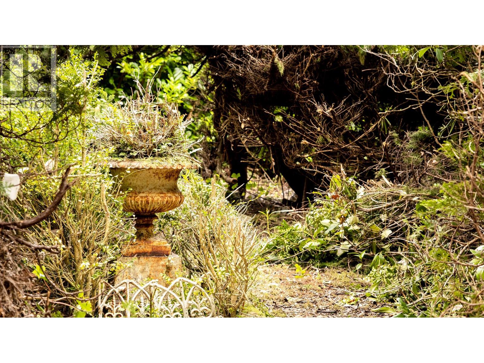 2572 Miles Road, Roberts Creek, British Columbia  V0N 2W4 - Photo 35 - R3115153