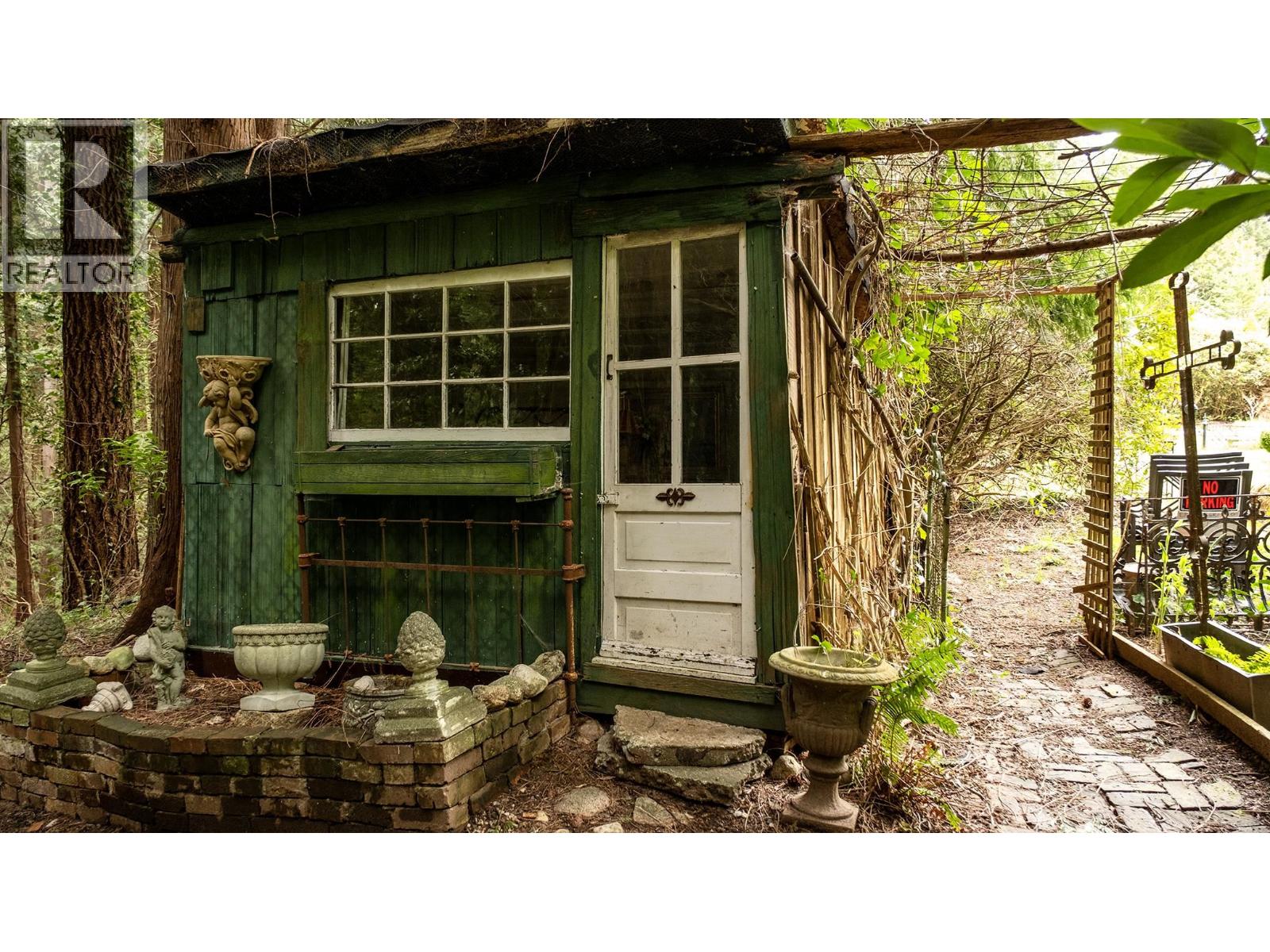 2572 Miles Road, Roberts Creek, British Columbia  V0N 2W4 - Photo 36 - R3115153