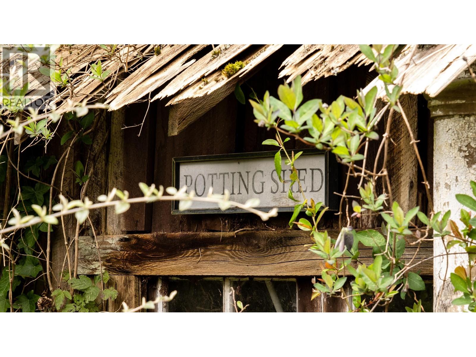 2572 Miles Road, Roberts Creek, British Columbia  V0N 2W4 - Photo 37 - R3115153