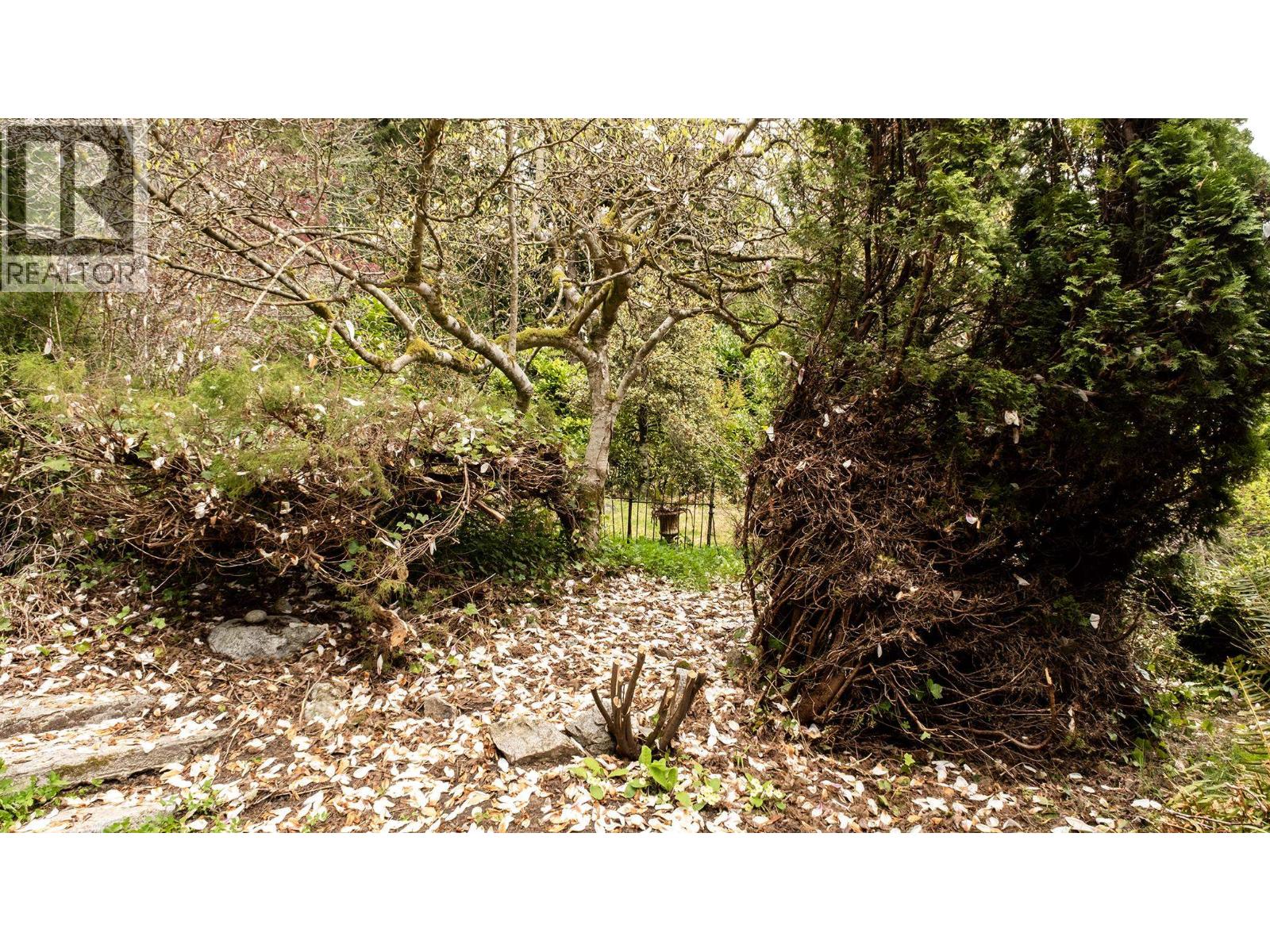 2572 Miles Road, Roberts Creek, British Columbia  V0N 2W4 - Photo 39 - R3115153