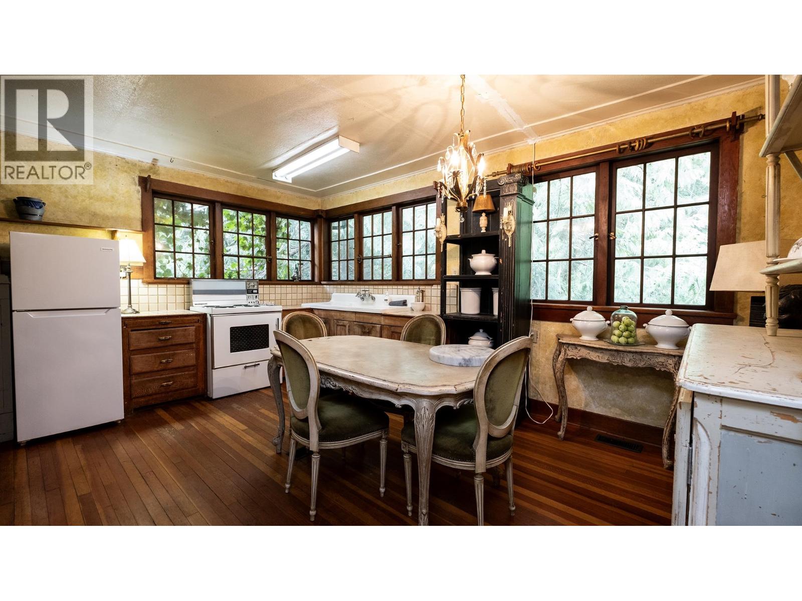 2572 Miles Road, Roberts Creek, British Columbia  V0N 2W4 - Photo 6 - R3115153