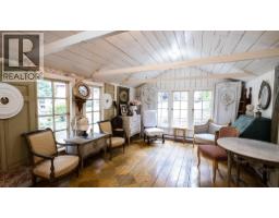 2572 MILES ROAD, Roberts Creek, British Columbia