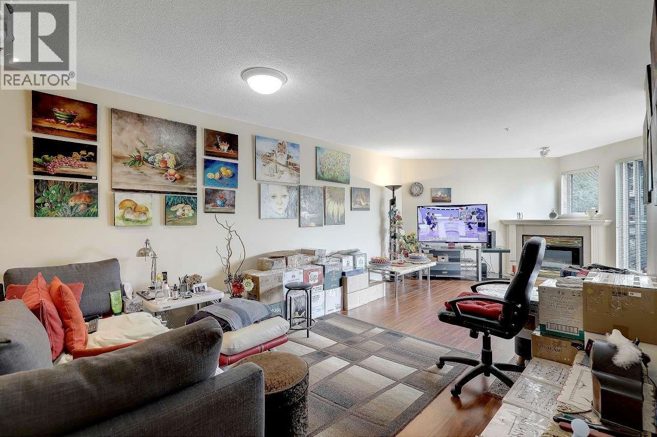 307 70 Richmond Street, New Westminster, British Columbia  V3L 5S8 - Photo 2 - R3112800