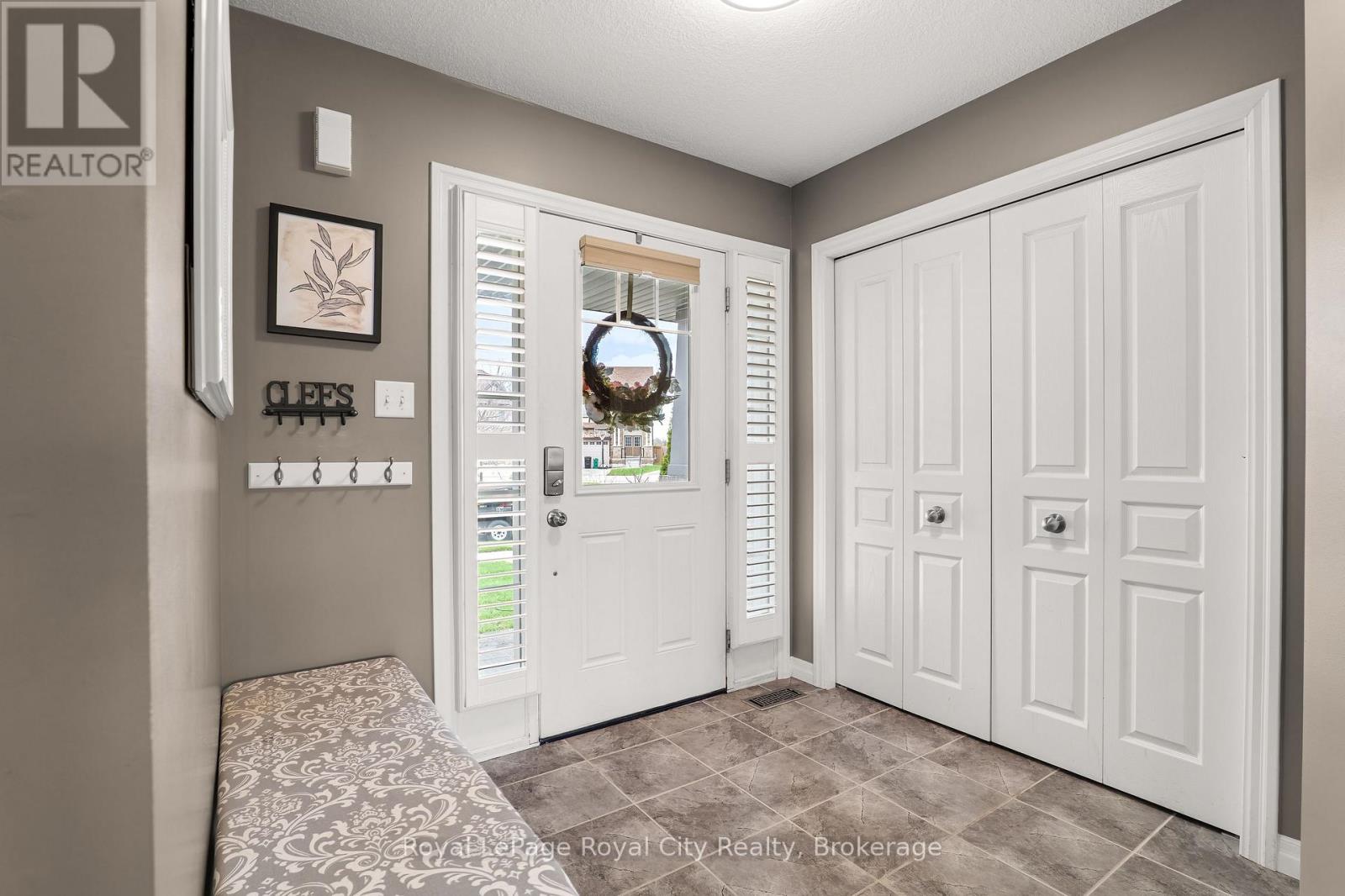 28 Newcastle Court, Kitchener, Ontario  N2R 0G7 - Photo 4 - X13036958