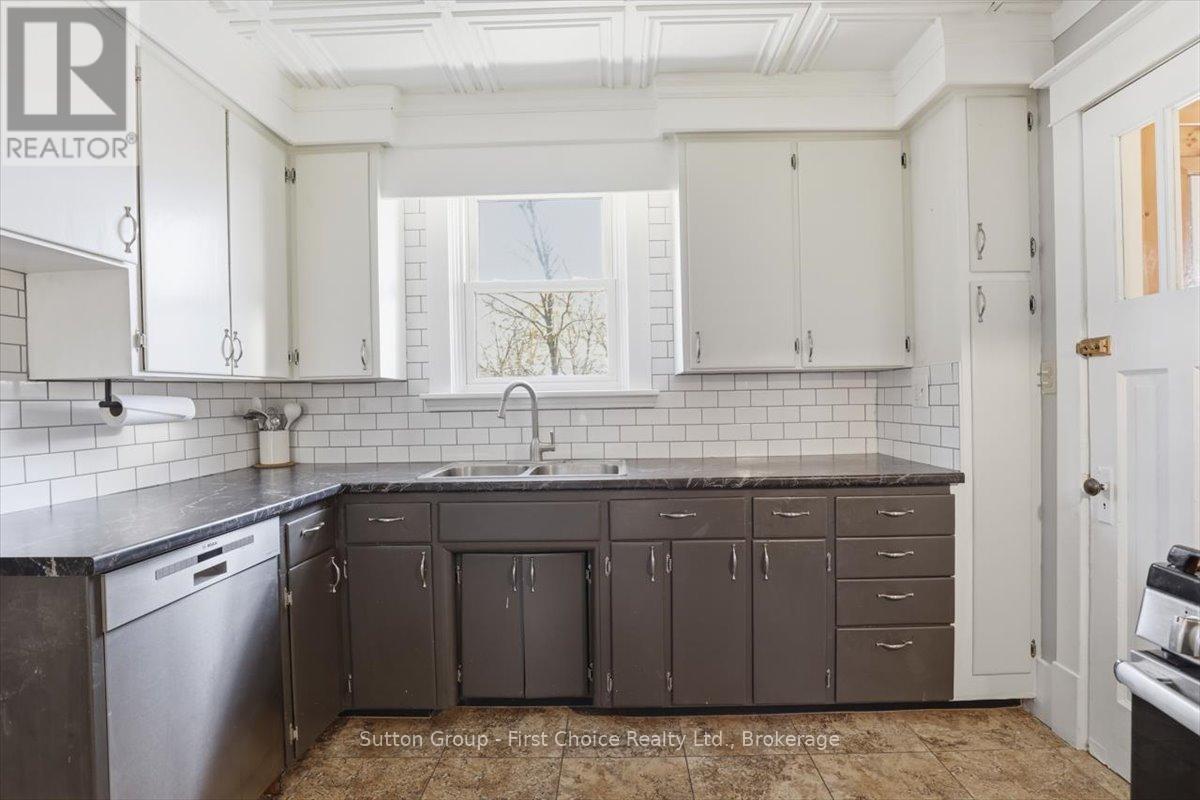 1801 Perth Road 139 Rr 6 Road, Perth South, Ontario  N4X 1C8 - Photo 18 - X13037008