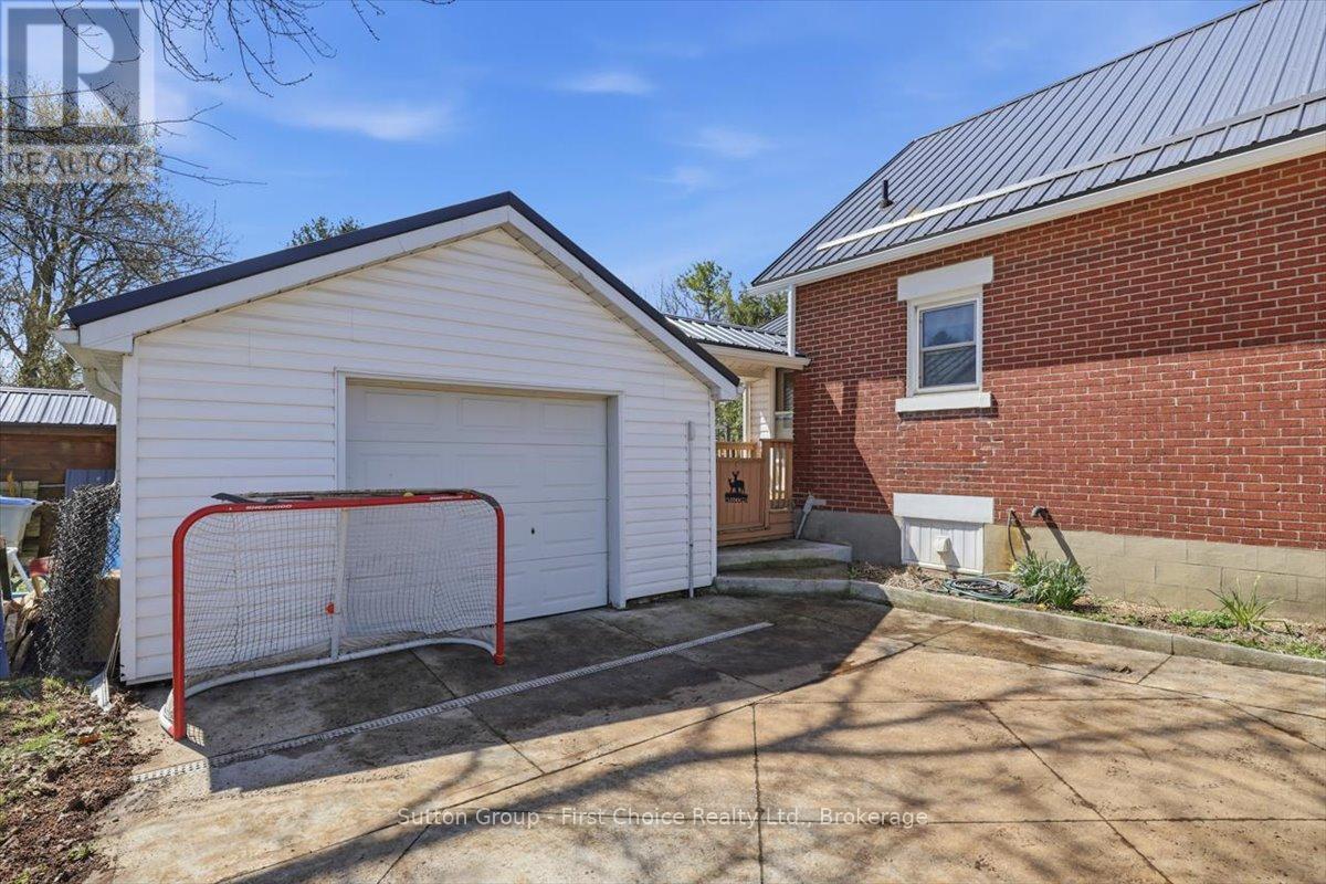 1801 Perth Road 139 Rr 6 Road, Perth South, Ontario  N4X 1C8 - Photo 39 - X13037008