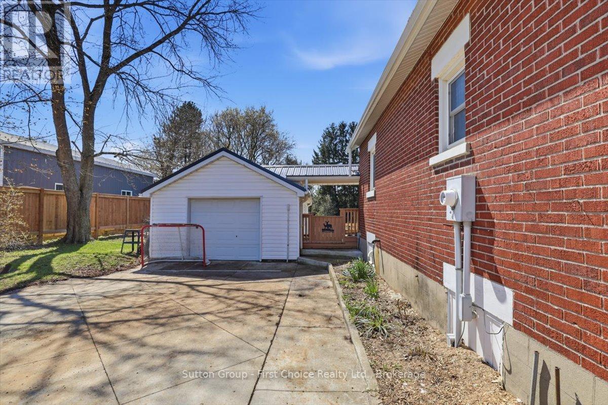 1801 Perth Road 139 Rr 6 Road, Perth South, Ontario  N4X 1C8 - Photo 40 - X13037008