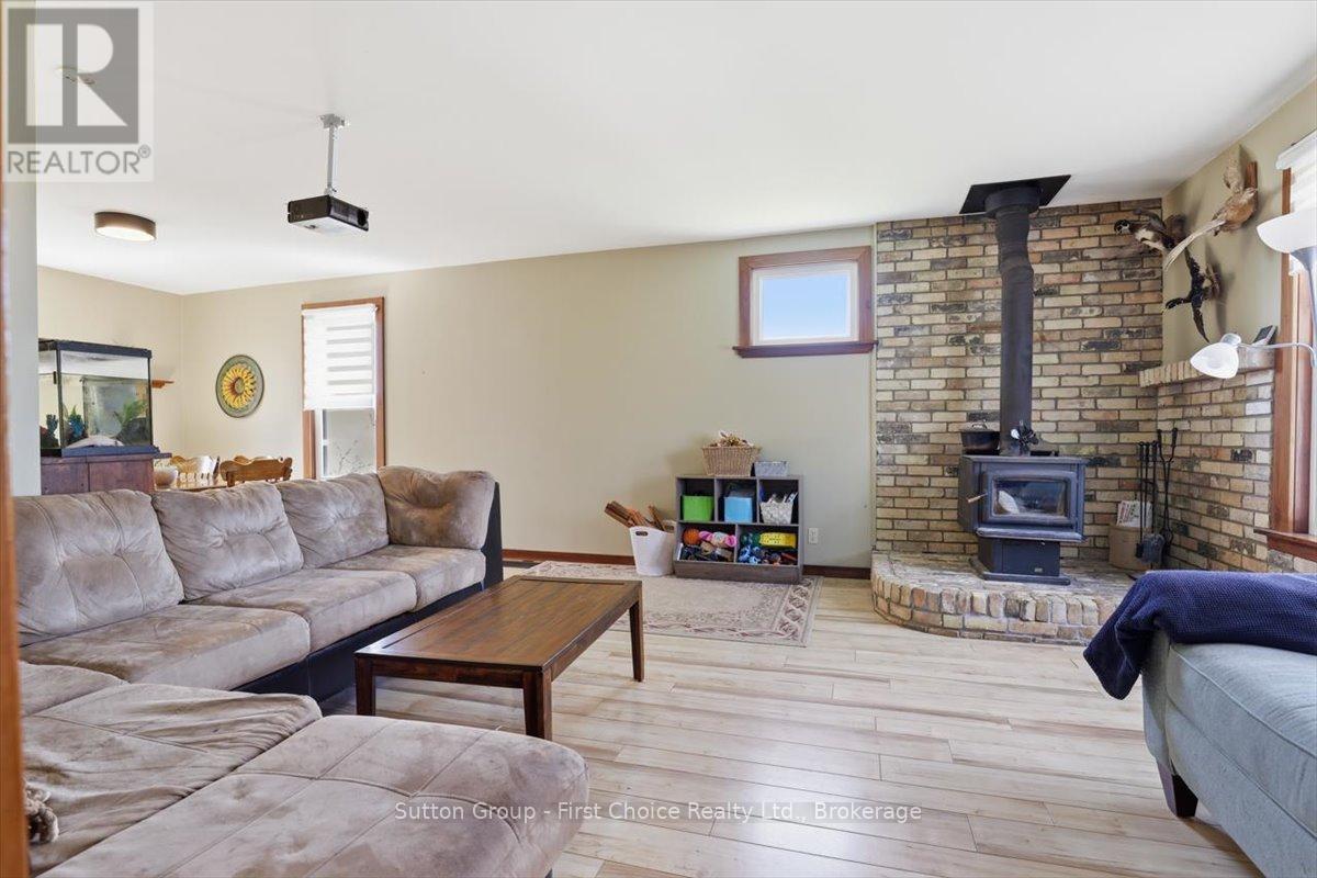 1801 Perth Road 139 Rr 6 Road, Perth South, Ontario  N4X 1C8 - Photo 8 - X13037008