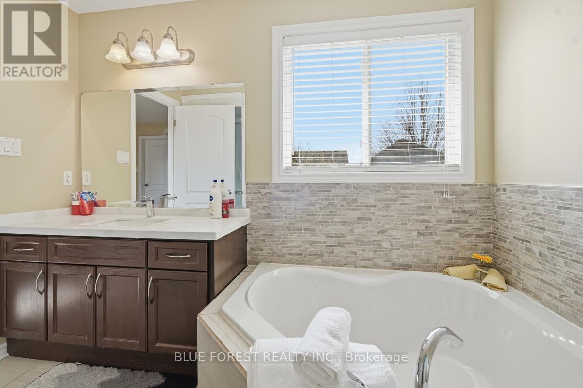 1408 Devos Drive, London North, Ontario  N5X 4L1 - Photo 21 - X13036916