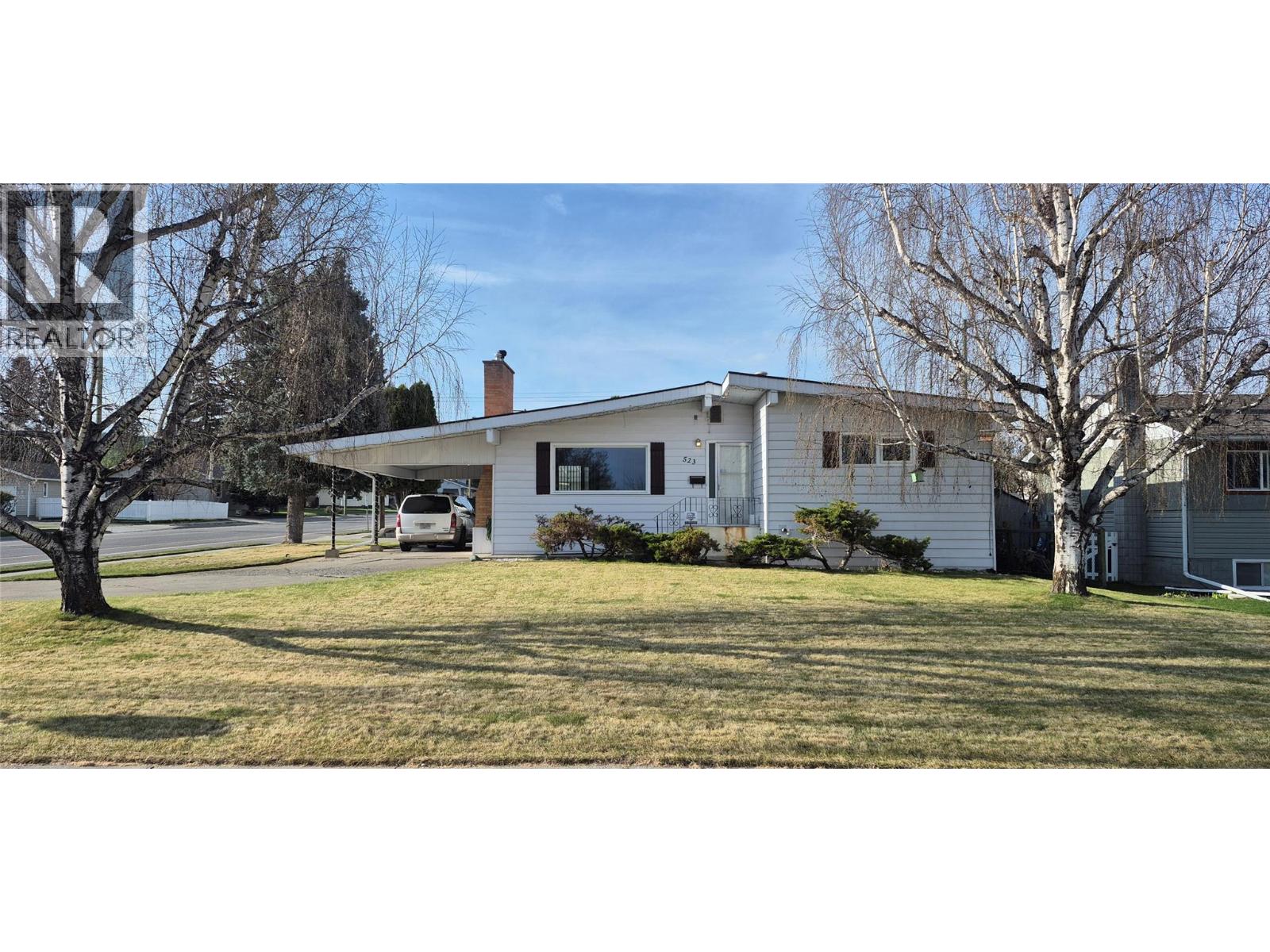 523 8th Street S, Cranbrook, British Columbia  V1C 1P3 - Photo 1 - 10384615