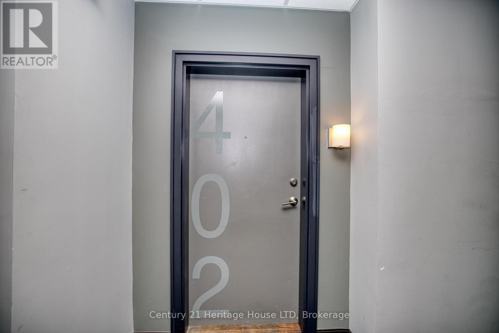 402 - 520 North Service Road, Grimsby, Ontario  L3M 0C9 - Photo 5 - X13037004