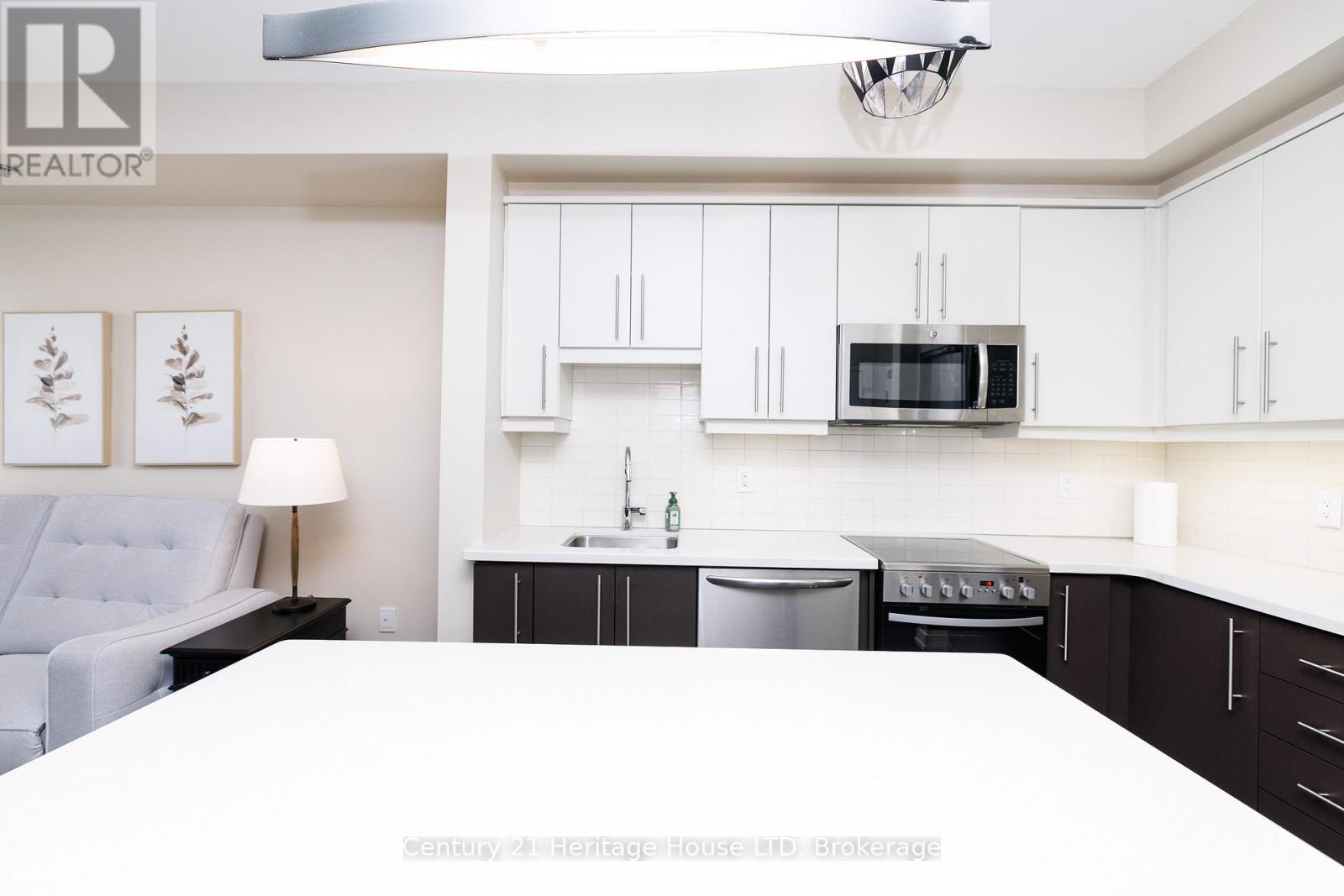 402 - 520 North Service Road, Grimsby, Ontario  L3M 0C9 - Photo 7 - X13037004