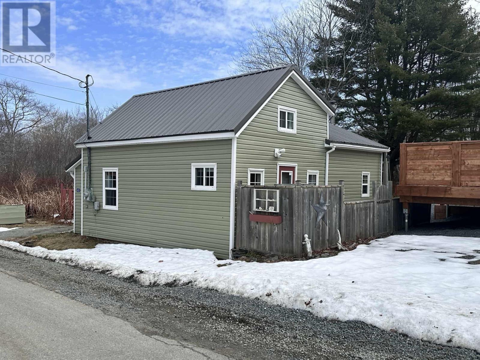 65 Town Lake Road, Liverpool, Nova Scotia  B0T 1K0 - Photo 1 - 202604366