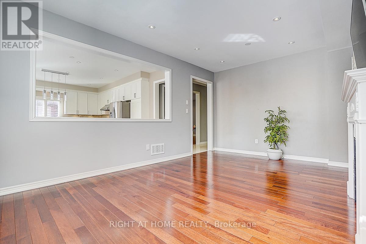 1209 Mctavish Drive, Newmarket, Ontario  L3X 0A9 - Photo 34 - N12898386