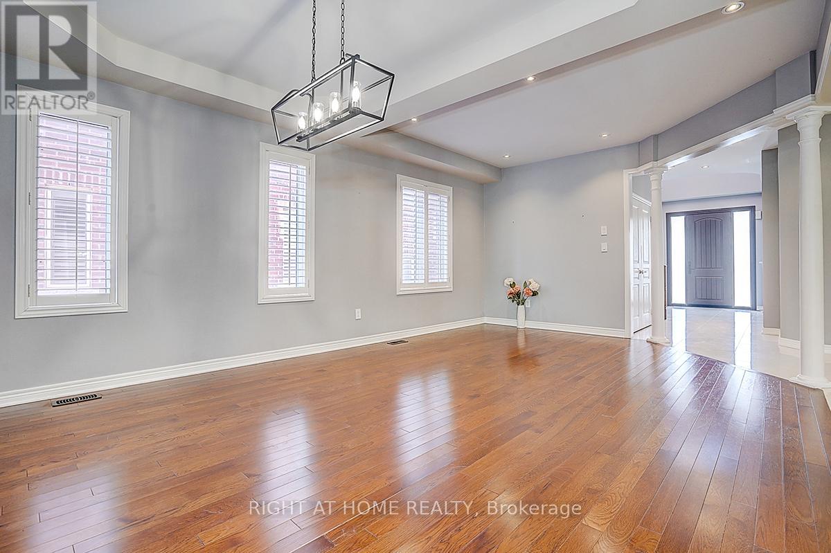 1209 Mctavish Drive, Newmarket, Ontario  L3X 0A9 - Photo 31 - N12898386