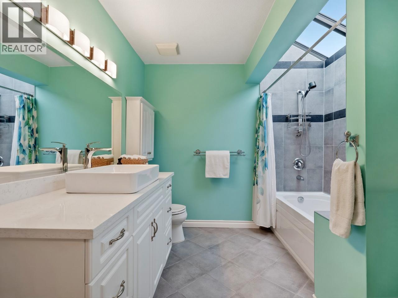 9439 Snowberry Court, Burnaby, British Columbia  V5A 4A6 - Photo 12 - R3115042