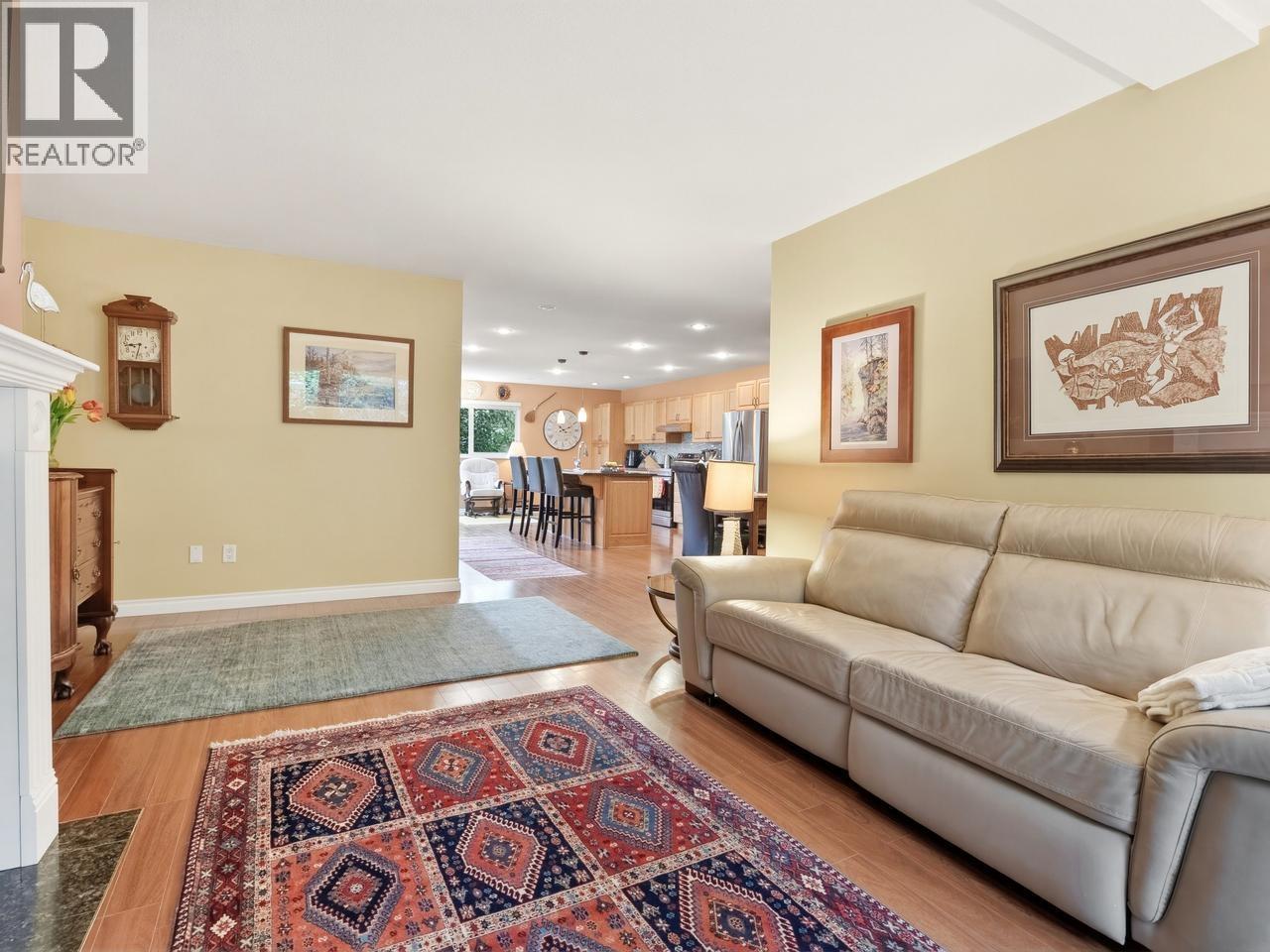 9439 Snowberry Court, Burnaby, British Columbia  V5A 4A6 - Photo 8 - R3115042