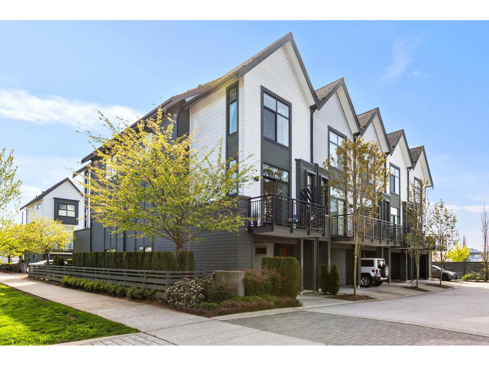 102 17568 57A AVENUE, surrey, British Columbia