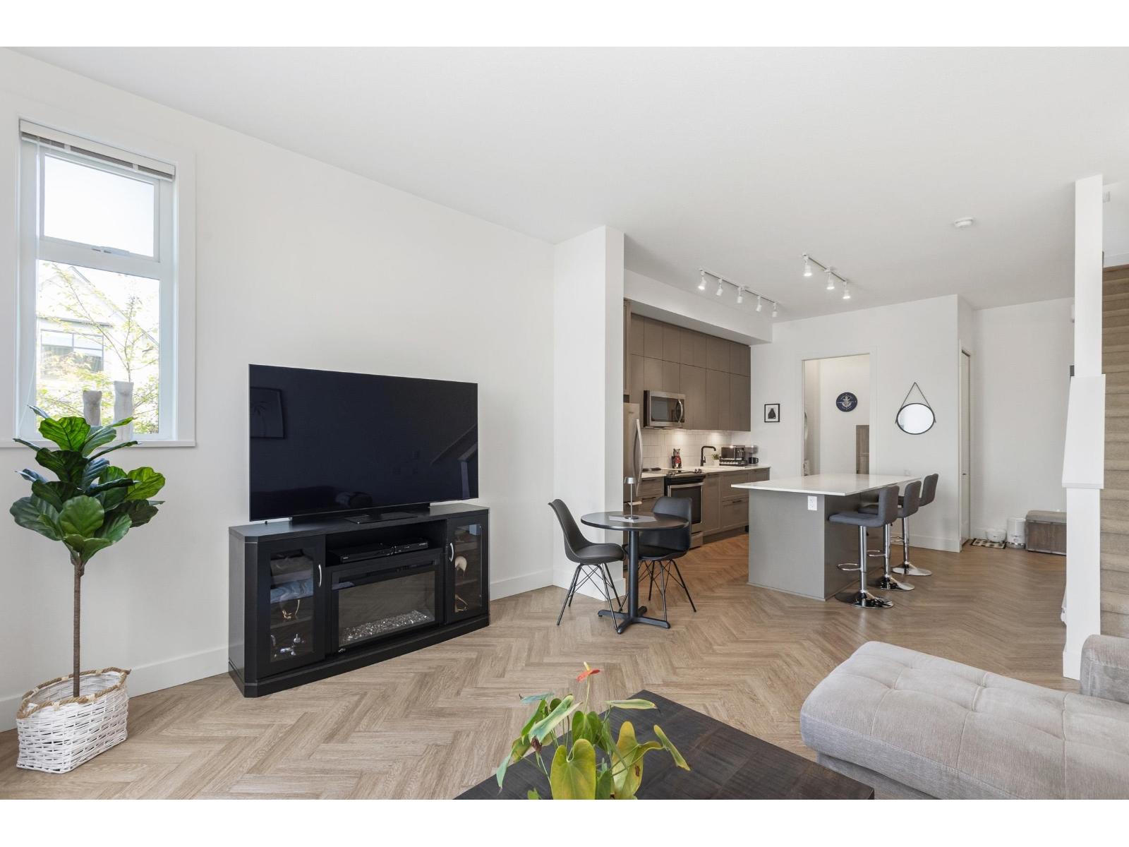 102 17568 57a Avenue, Surrey, British Columbia  V3S 7V2 - Photo 11 - R3114763