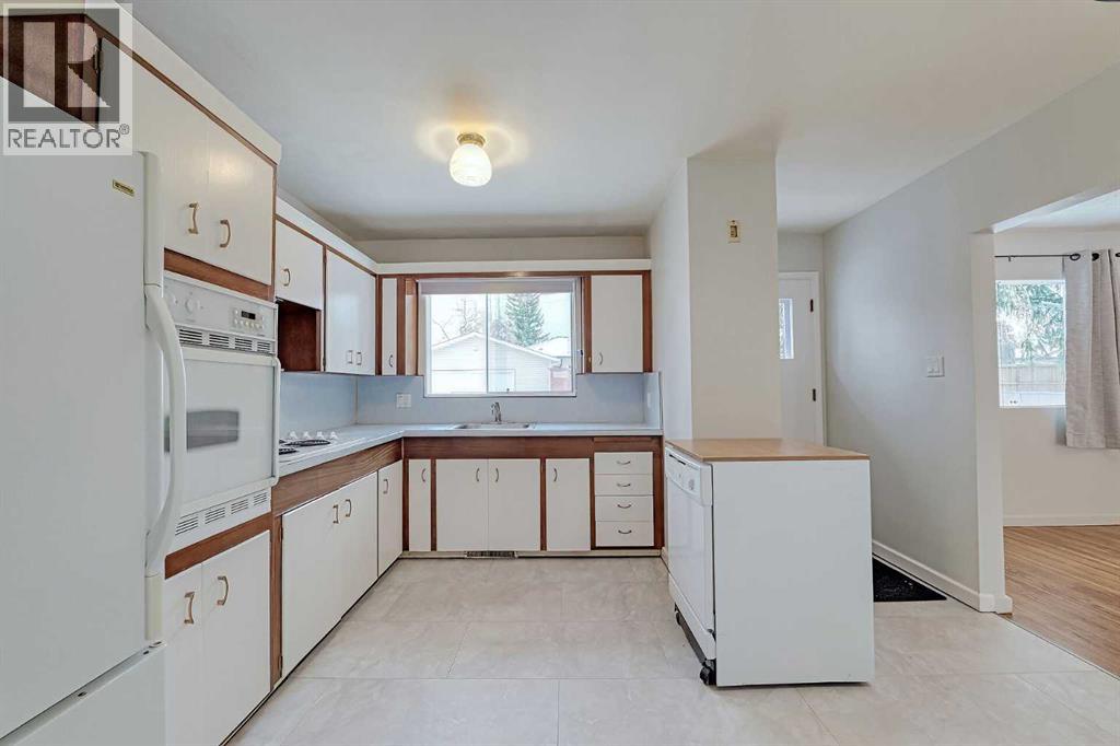 75 Wildwood Drive SW, Calgary, Alberta  T3C 3C6 - Photo 8 - A2289179