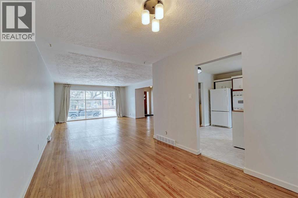 75 Wildwood Drive SW, Calgary, Alberta  T3C 3C6 - Photo 12 - A2289179