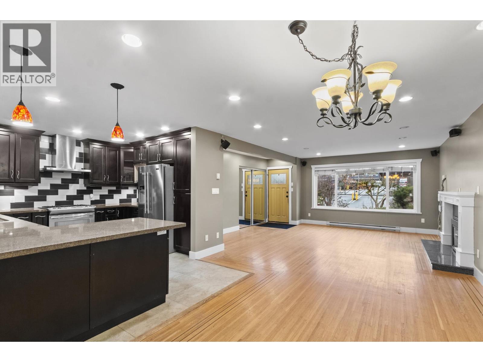 5745 Laurel Street, Burnaby, British Columbia  V5G 1N4 - Photo 11 - R3098974