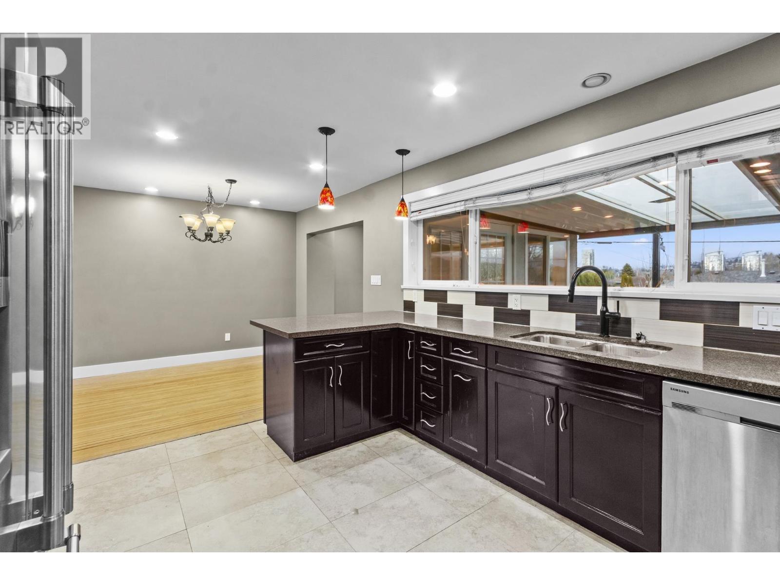 5745 Laurel Street, Burnaby, British Columbia  V5G 1N4 - Photo 7 - R3098974