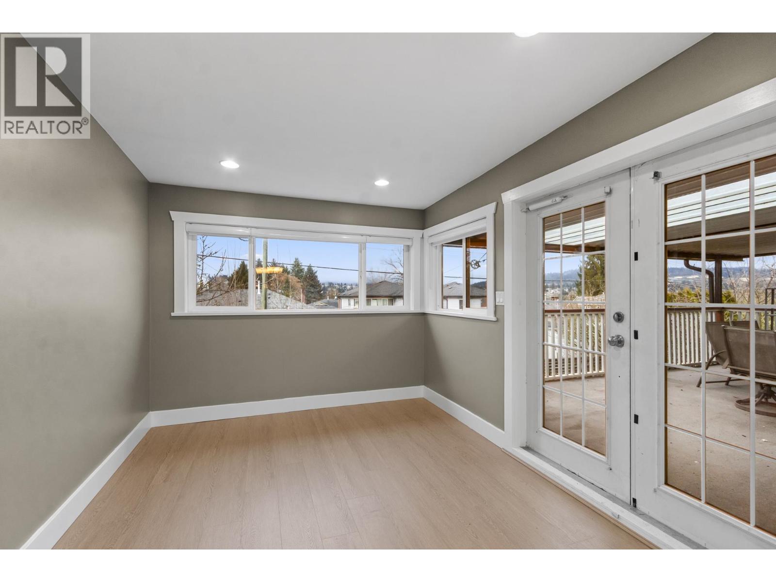 5745 Laurel Street, Burnaby, British Columbia  V5G 1N4 - Photo 9 - R3098974