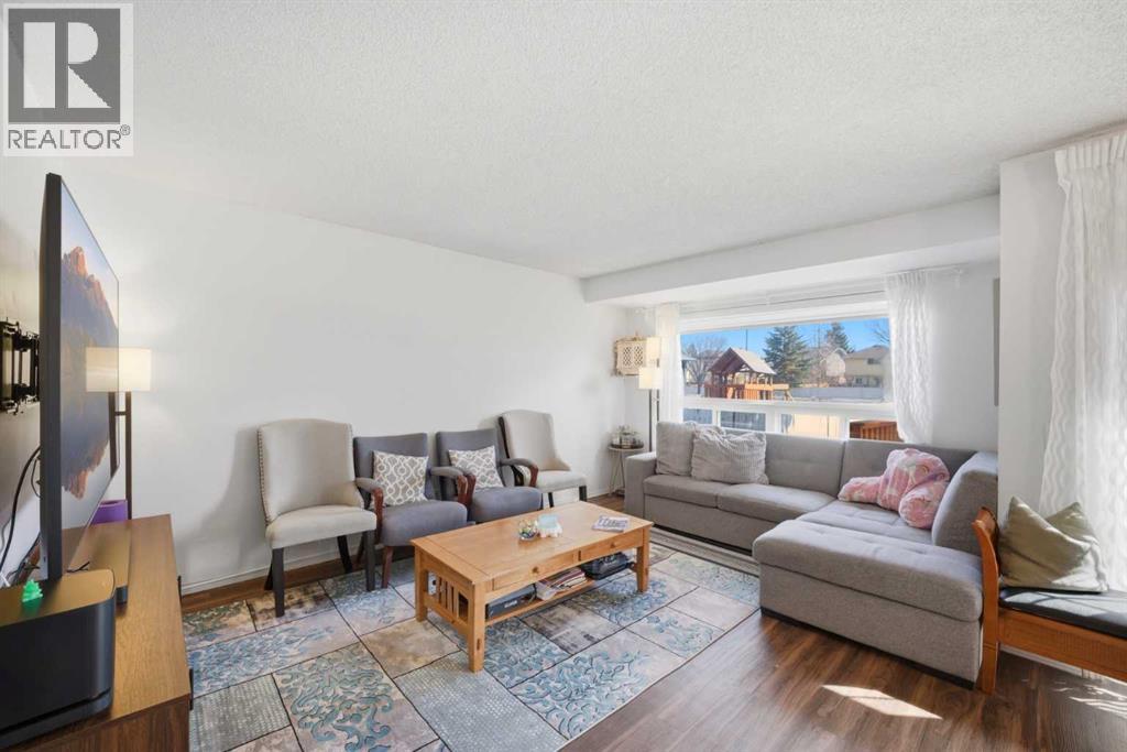 80 Martinglen Way Ne, Calgary, Alberta  T3J 3J1 - Photo 4 - A2301073