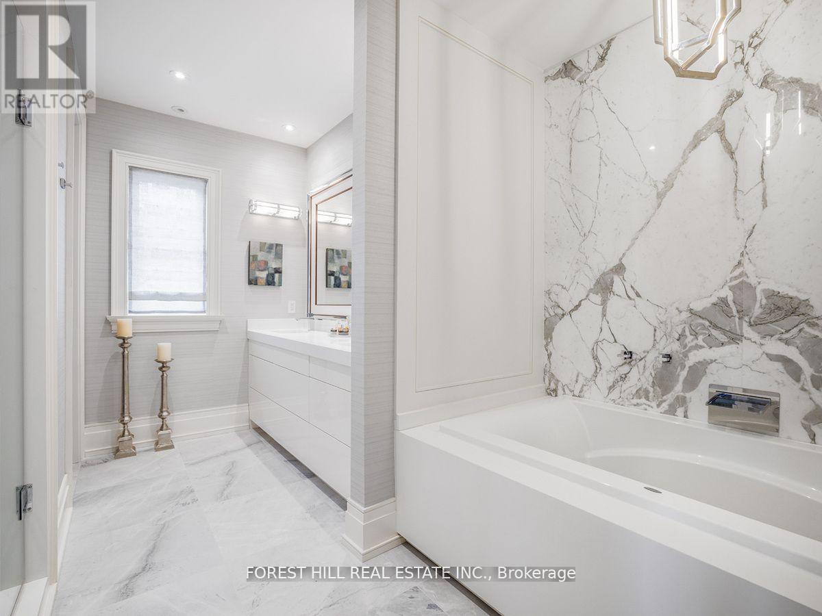 19 VESTA DRIVE Toronto (Forest Hill South), ON M5P 2Z4