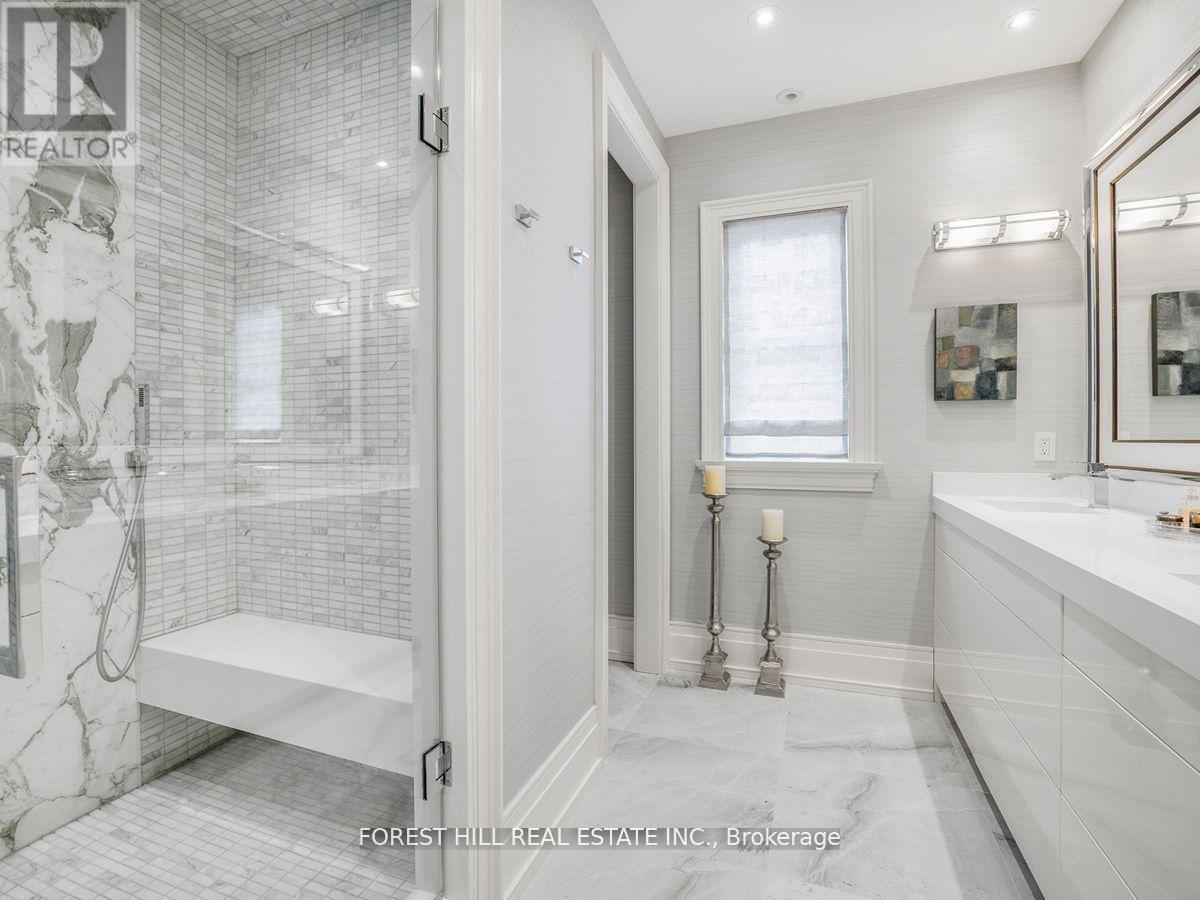 19 VESTA DRIVE Toronto (Forest Hill South), ON M5P 2Z4