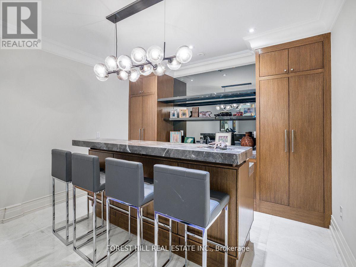 19 VESTA DRIVE Toronto (Forest Hill South), ON M5P 2Z4