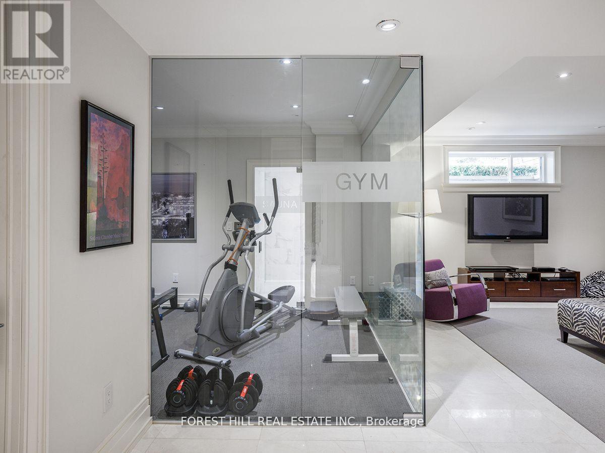 19 VESTA DRIVE Toronto (Forest Hill South), ON M5P 2Z4