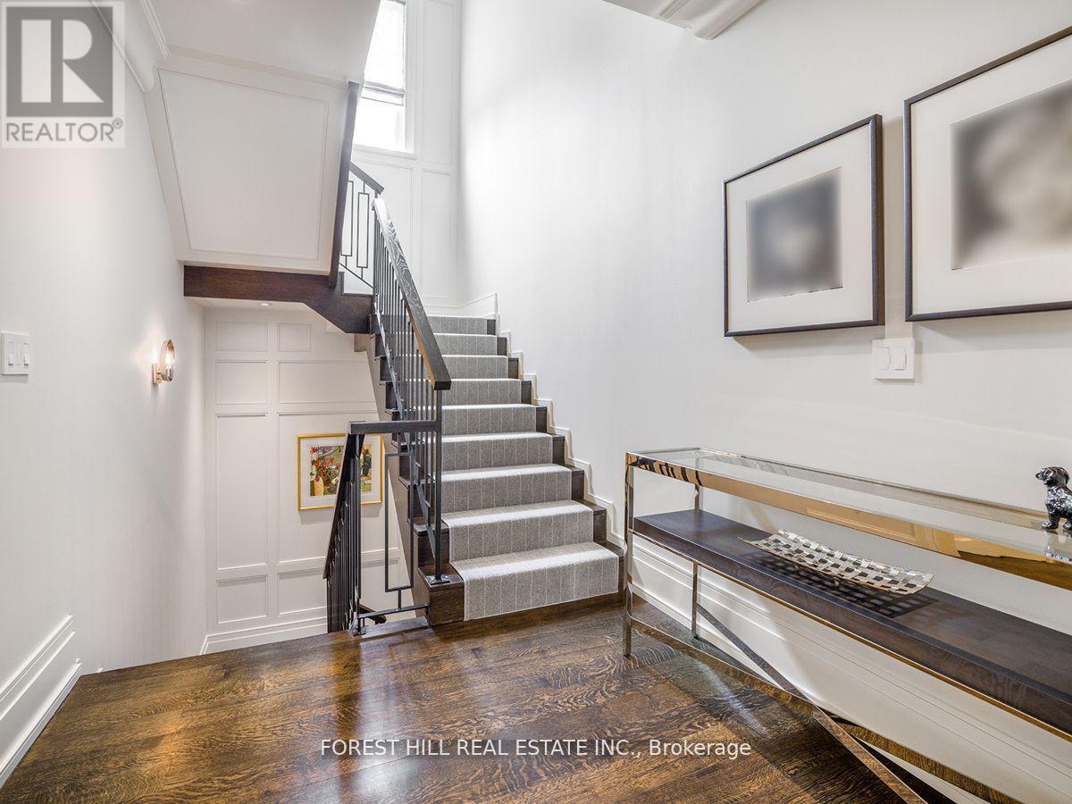 19 VESTA DRIVE Toronto (Forest Hill South), ON M5P 2Z4