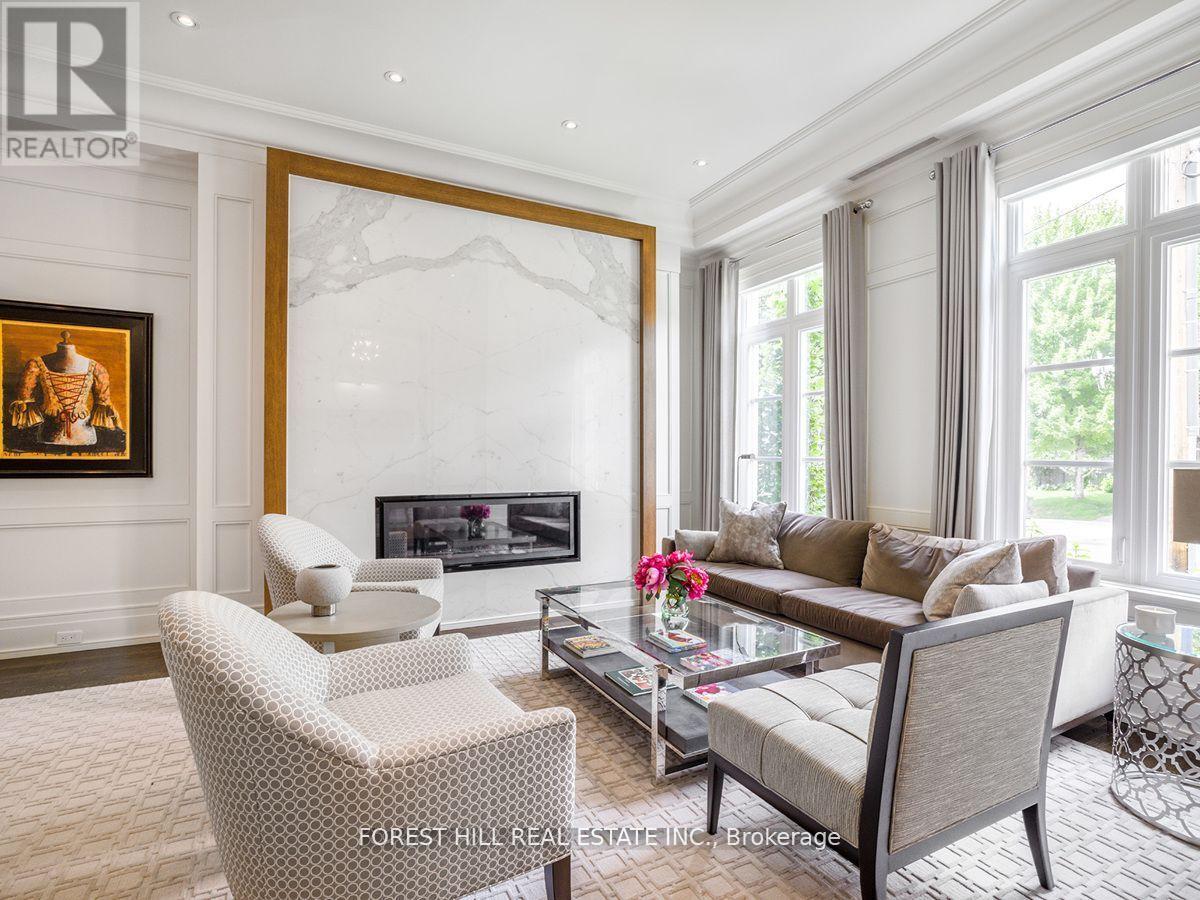 19 VESTA DRIVE Toronto (Forest Hill South), ON M5P 2Z4