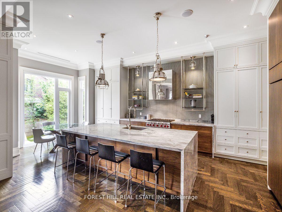 19 VESTA DRIVE Toronto (Forest Hill South), ON M5P 2Z4