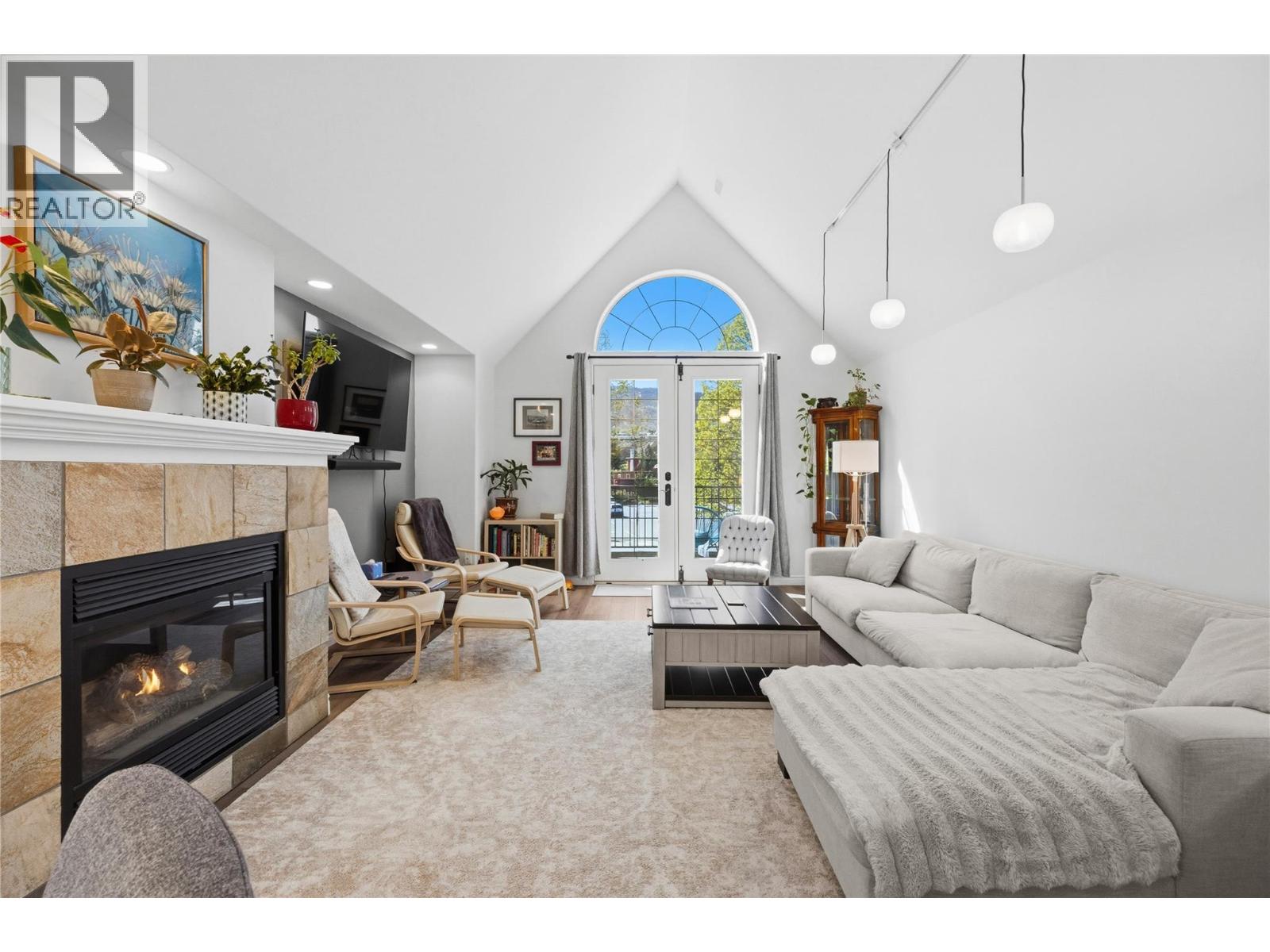 1065 Churchill Avenue Unit# 201, Penticton, British Columbia  V2A 9A7 - Photo 3 - 10384411