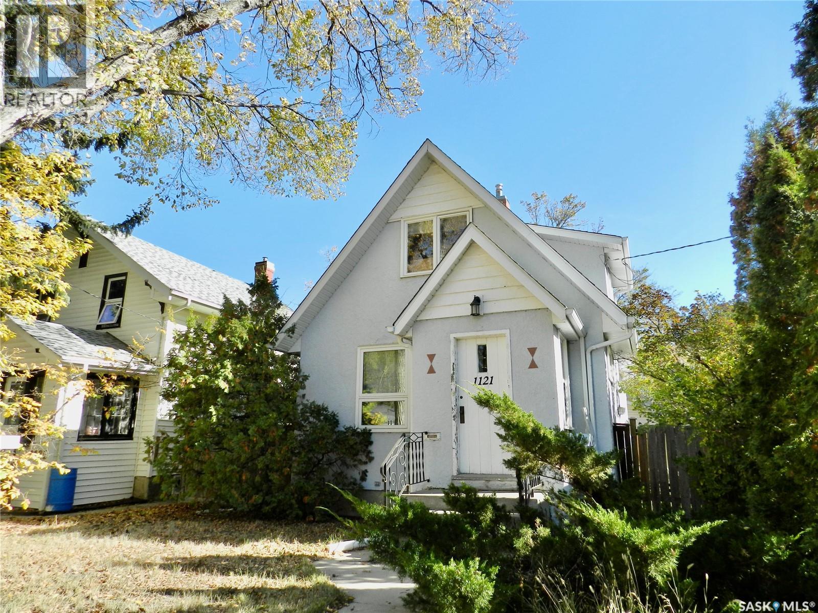 1121 6th Avenue Nw, Moose Jaw, Saskatchewan  S6H 4A7 - Photo 2 - SK033762