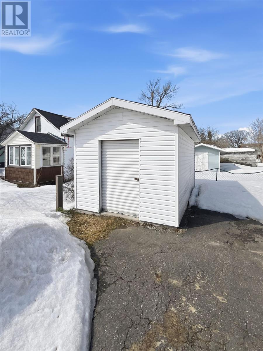 86 Pardee Ave, Sault Ste Marie, Ontario  P6B 1W3 - Photo 13 - SM260683