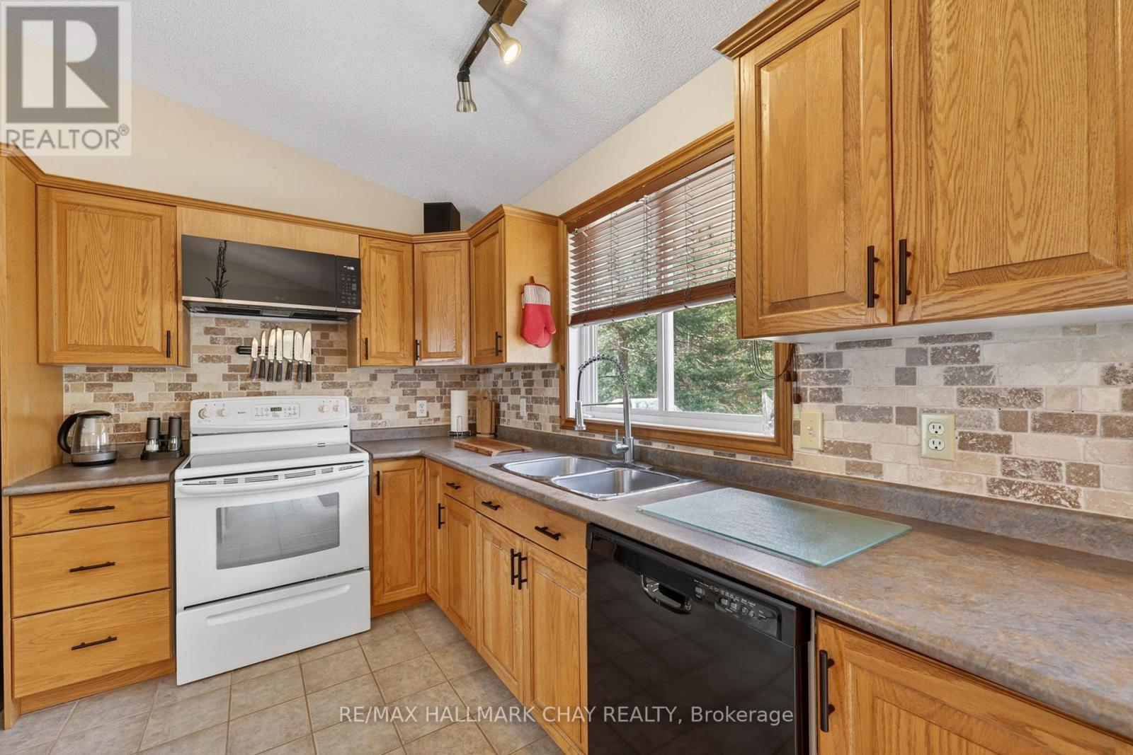 34 Rodrium Road, Wasaga Beach, Ontario  L9Z 1R5 - Photo 20 - S13036886