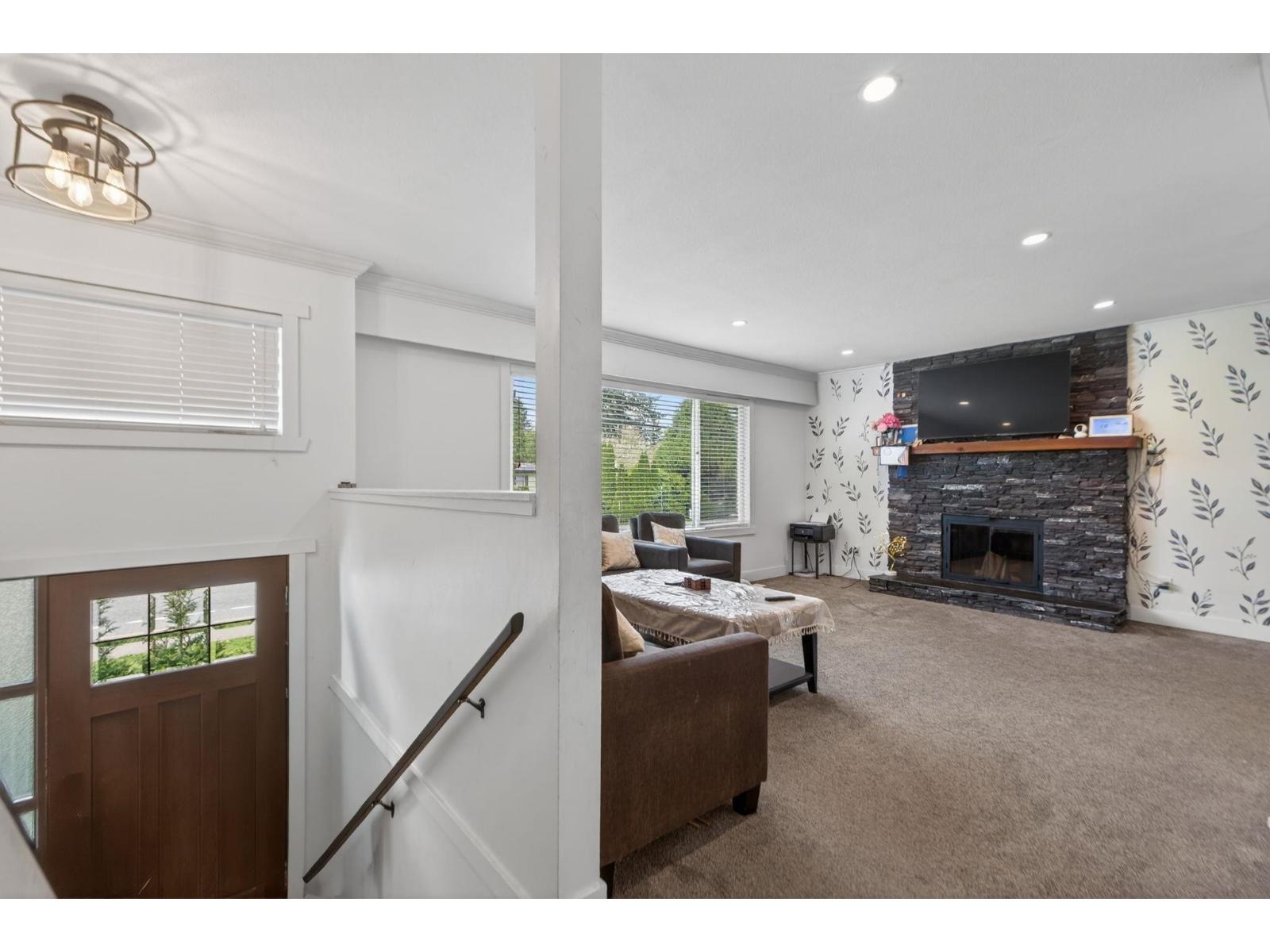 2924 Old Clayburn Road, Abbotsford, British Columbia  V2S 4G7 - Photo 3 - R3113427