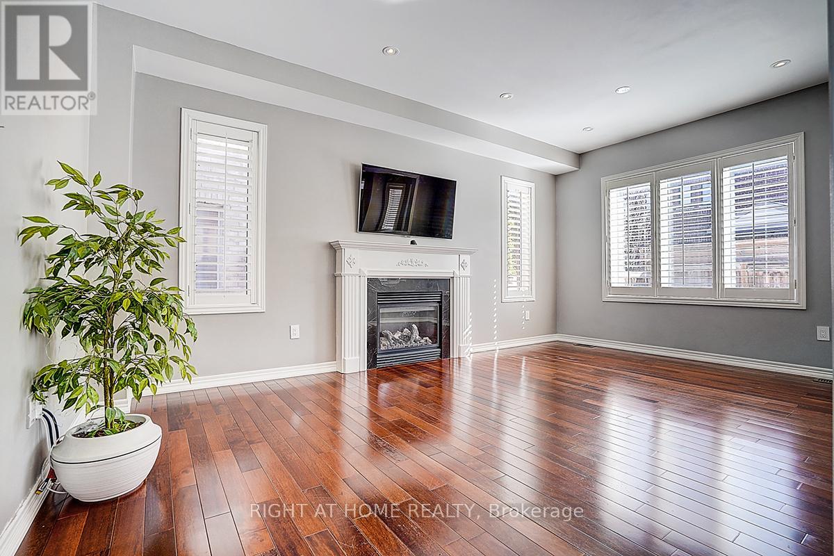 1209 Mctavish Drive, Newmarket, Ontario  L3X 0A9 - Photo 36 - N12898386