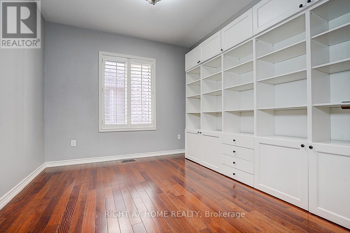 1209 Mctavish Drive, Newmarket, Ontario  L3X 0A9 - Photo 37 - N12898386