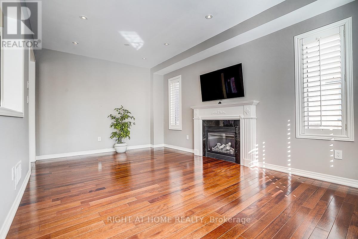 1209 Mctavish Drive, Newmarket, Ontario  L3X 0A9 - Photo 38 - N12898386